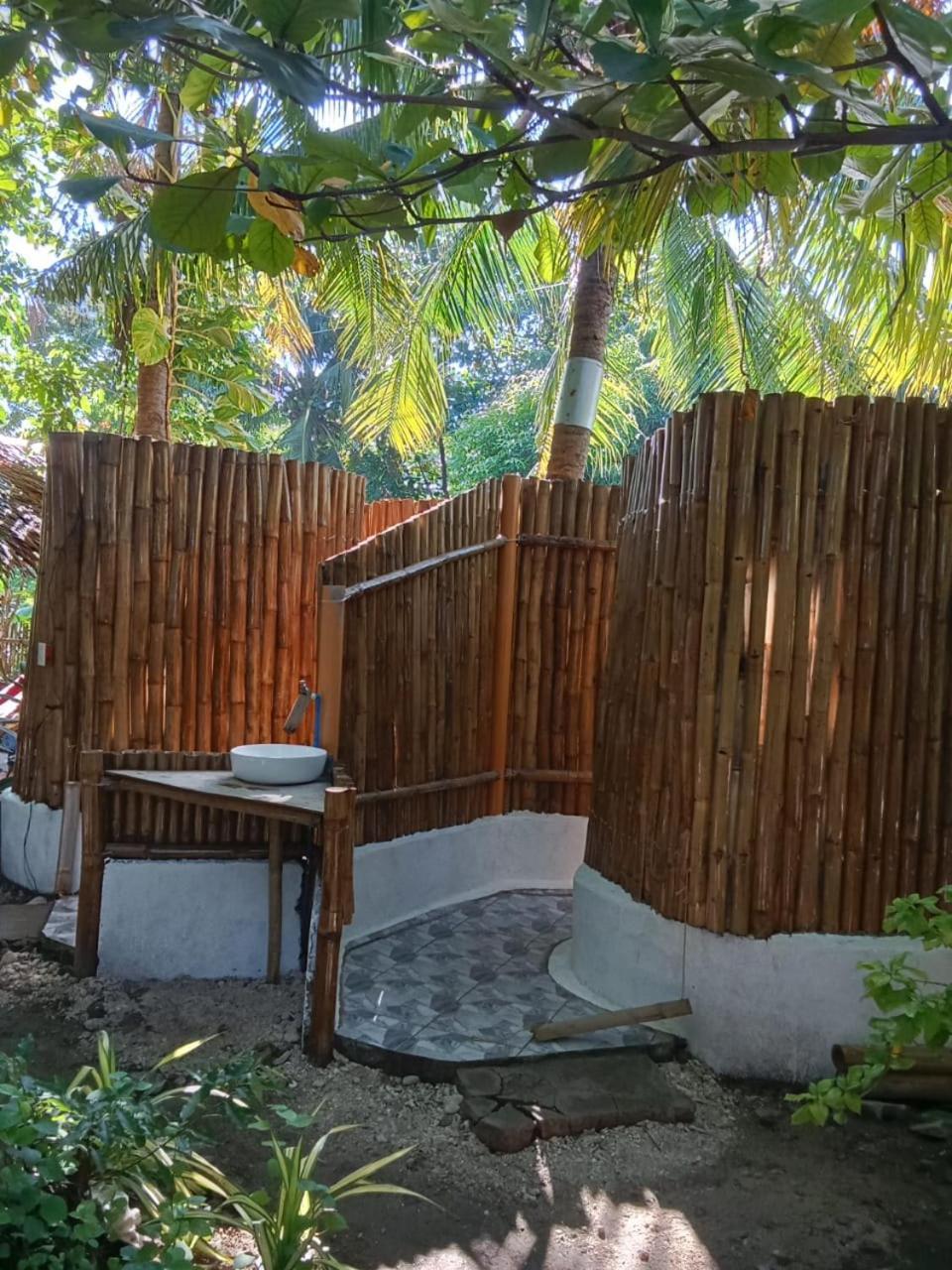 Georgia'S Neverland Hostel Logon Exterior photo