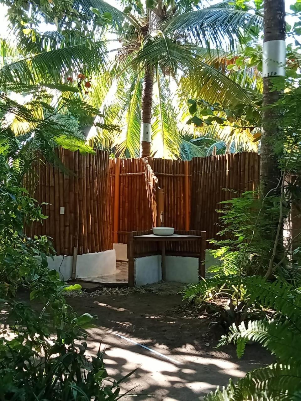 Georgia'S Neverland Hostel Logon Exterior photo